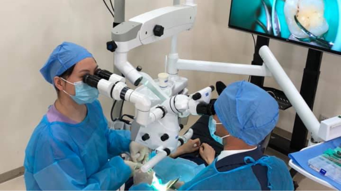 Claudio Farnararo Endodonzia | Come-Microscopio